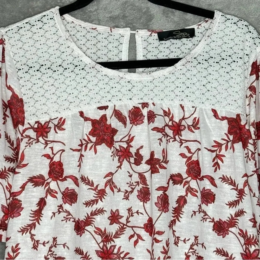 Suzanne Betro 1X Shirt Top Red Floral Flower Short Sleeve Scoop Neck Button Back - Picture 3 of 7